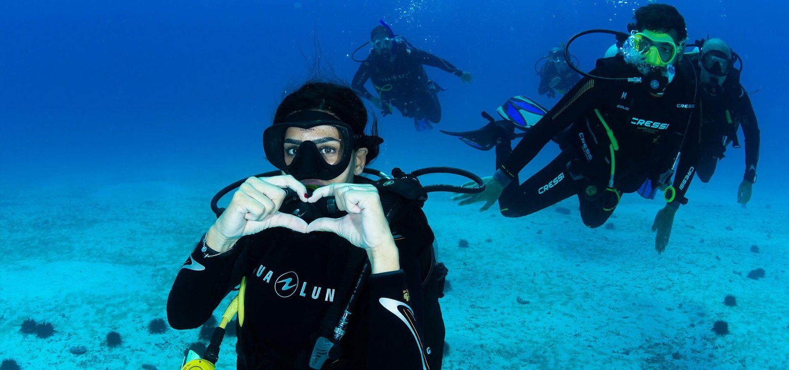 Dive with the period MolaMola Diving Center