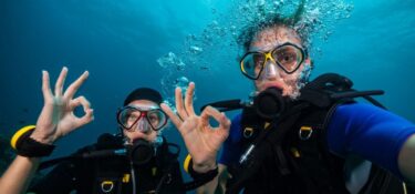 The most important Scuba Diving Hand Signals
